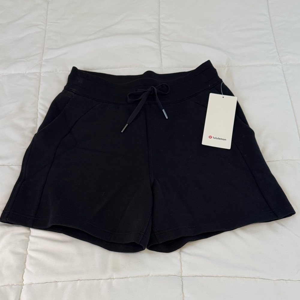 NWT Lululemon Black Scuba High Rise Short 5”